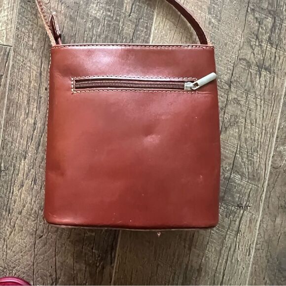 Vera Pelle Italy Small Brown
Leather Zip Front Crossbody
Bag, 7.5" x7.5" - Picture 13 of 16